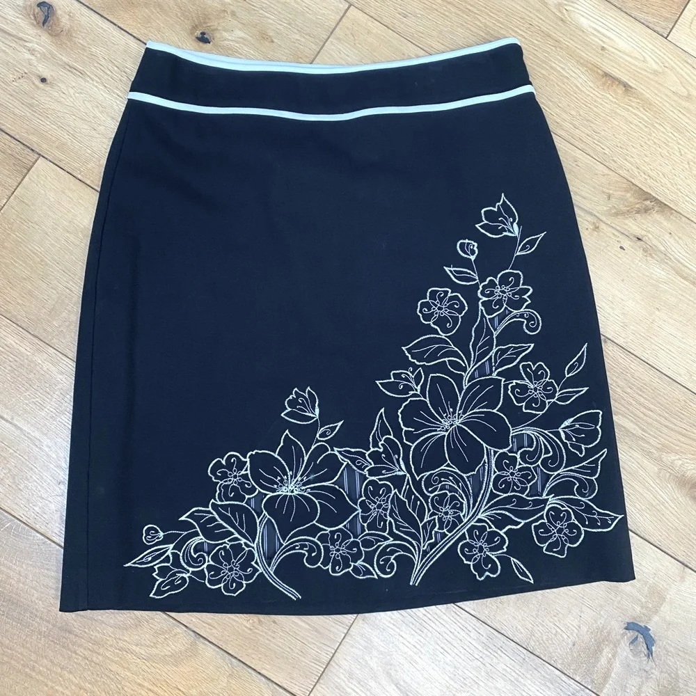 Vintage Black Embroidered cutout black and white skirt - Picture 2 of 11